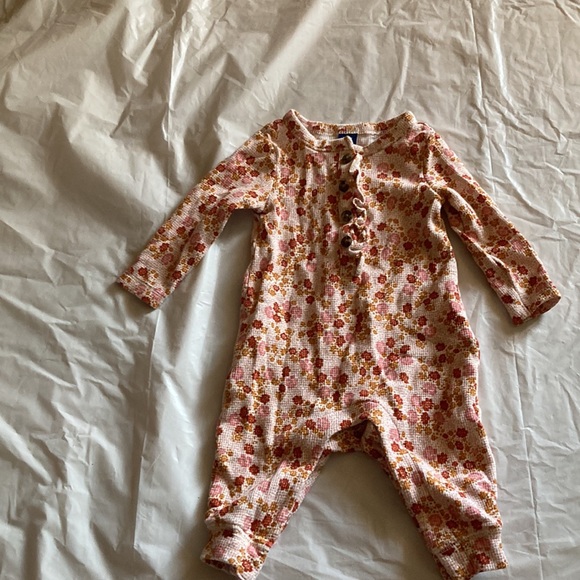 Fall inspired set of two long sleeve onesie. - Picture 2 of 7
